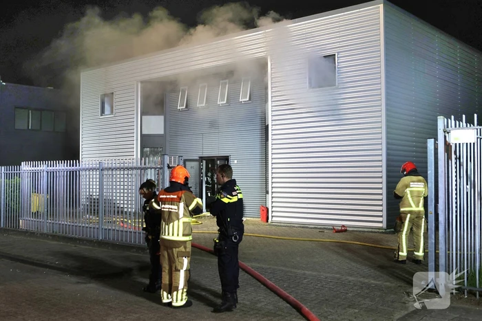 Grote brand in bedrijfsgebouw