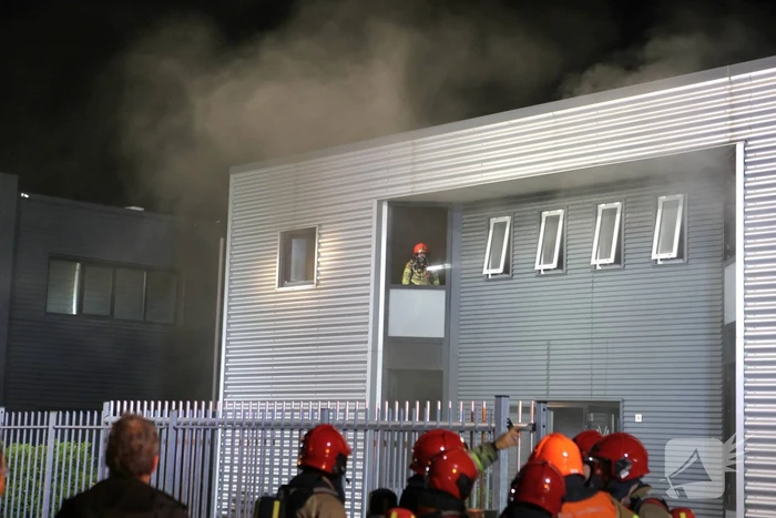 Grote brand in bedrijfsgebouw