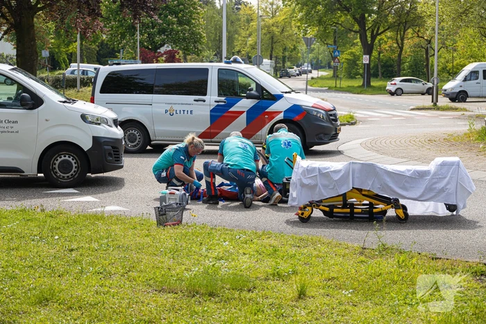 Fietsster aangereden op rotonde