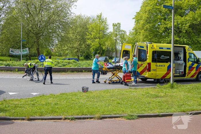 Fietsster aangereden op rotonde