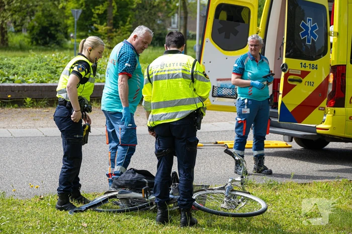 Fietsster aangereden op rotonde