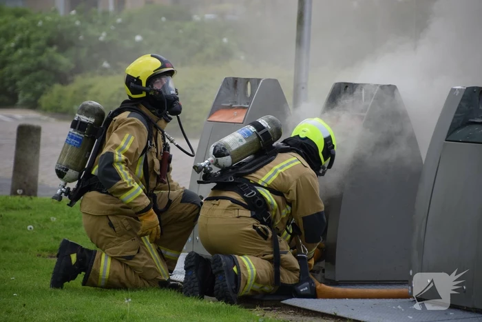 Fikse rookontwikkeling bij brand in textiel container