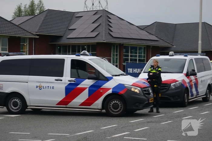 Omgeving afgezet voor persoon met verward gedrag op viaduct