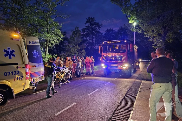 Persoon belandt met scootmobiel in sloot