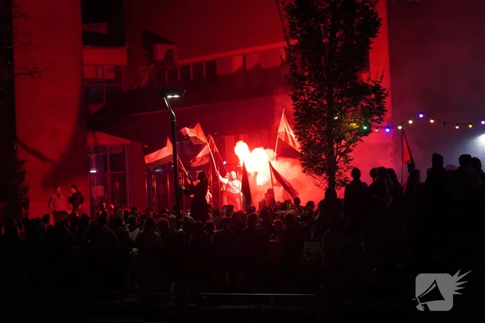 ME grijpt in bij bezetting UvA terrein