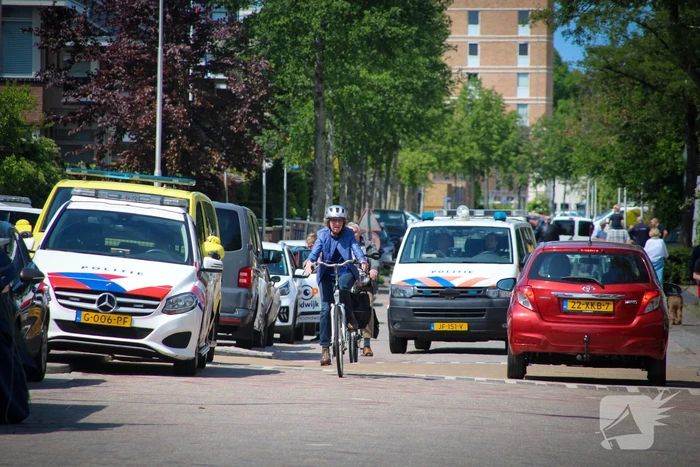 Ravage nadat bakwagen zich klemrijdt onder viaduct