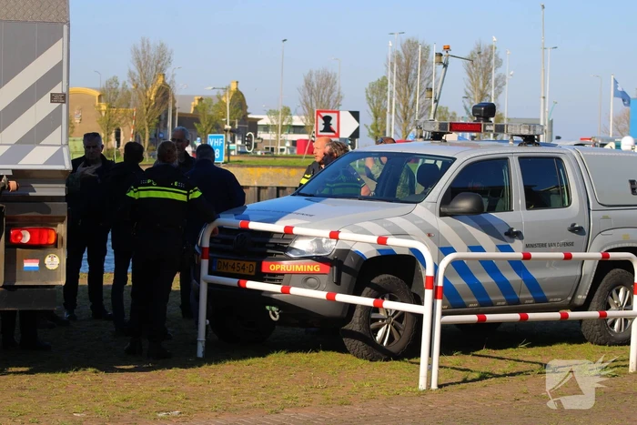 Scheepvaartverkeer stilgelegd vanwege mogelijk explosief in haven