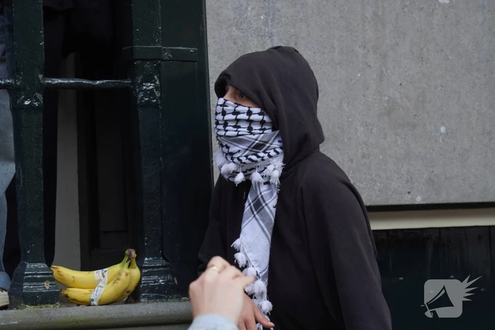 Demonstranten bezetten Binnengasthuisterrein