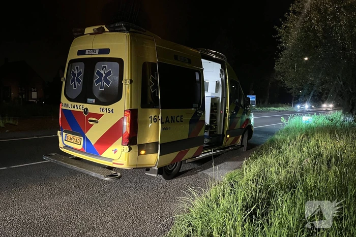 Beschonken passagier hard ten val door noodstop bus