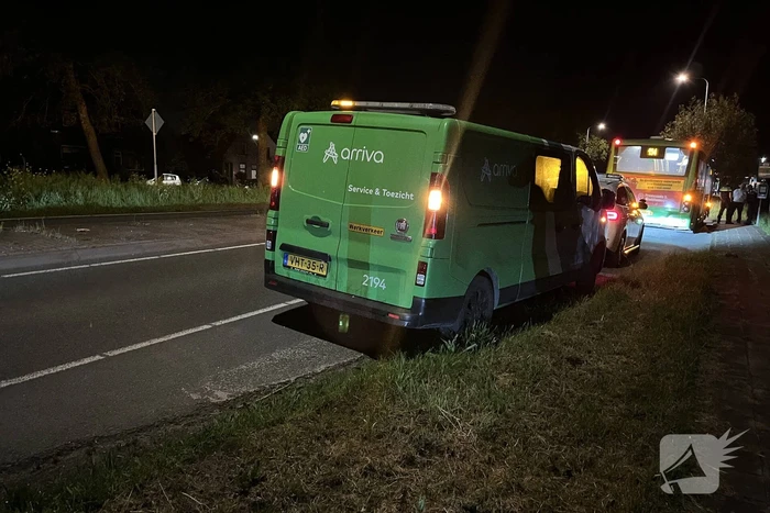 Beschonken passagier hard ten val door noodstop bus