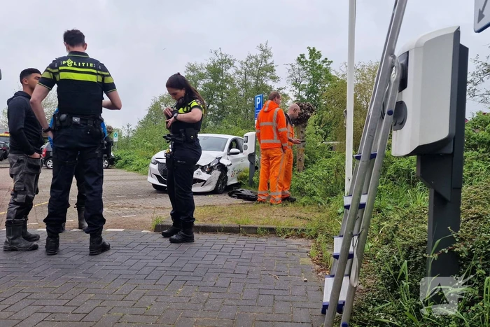 Rolstoelbus te water na aanrijding