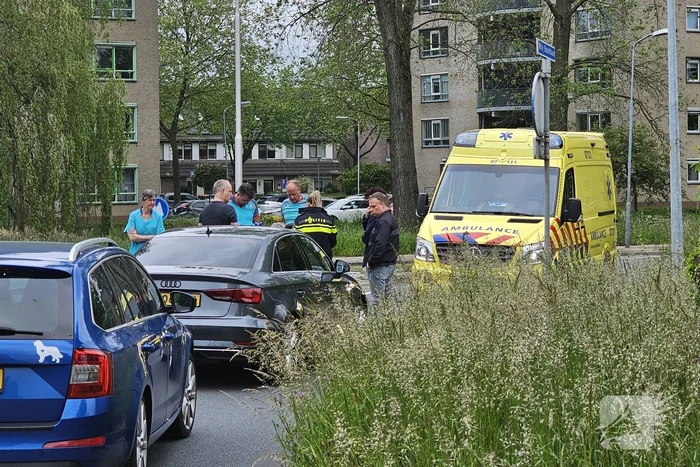 Automobilist rijdt vrouw in rolstoel aan