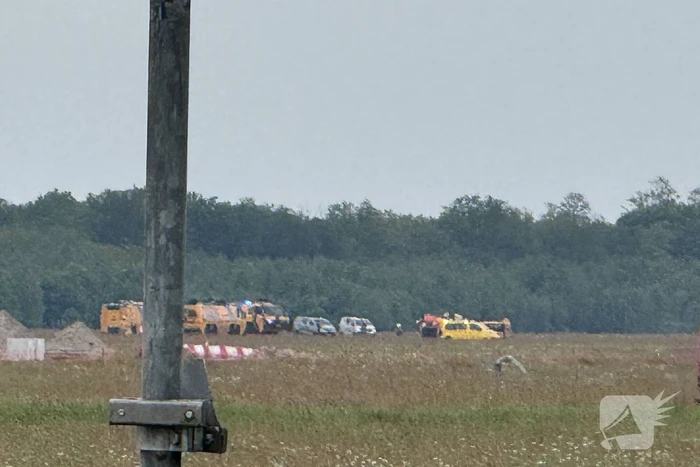 Sportvliegtuig crasht op vliegbasis