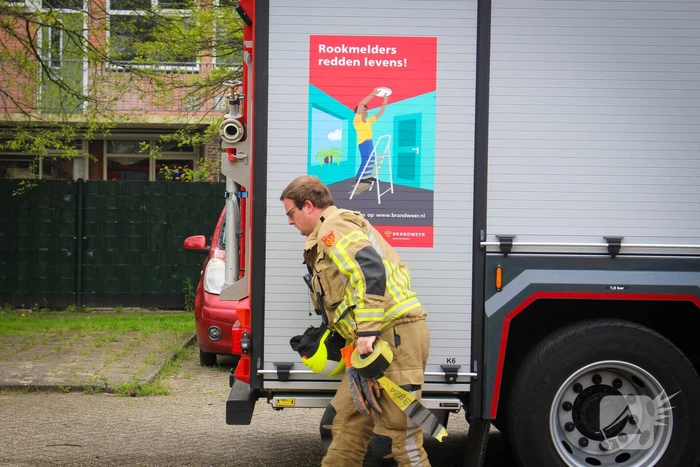 Persoon valt door asbestdak