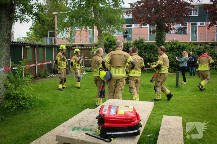 Persoon valt door asbestdak