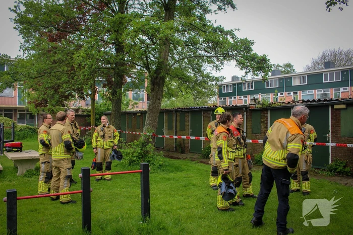 Persoon valt door asbestdak