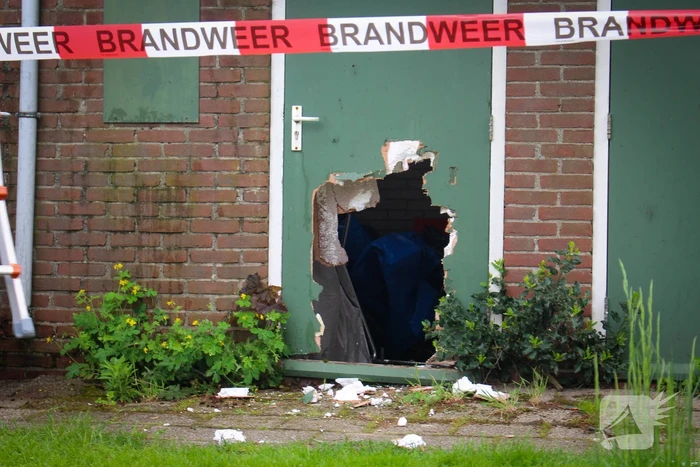 Persoon valt door asbestdak