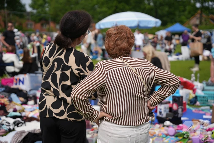 Jubileumeditie van succesvolle rommelmarkt bij voetbalclub goed bezocht