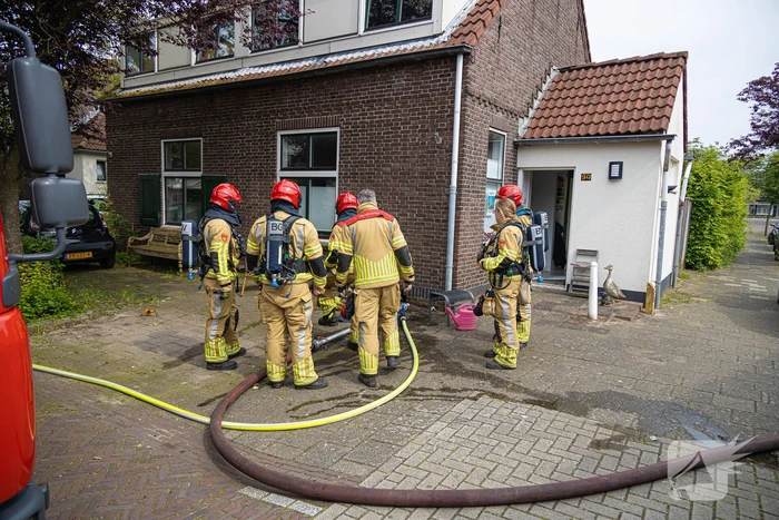 Isolatie in spouwmuur vat vlam door onkruidverbrander
