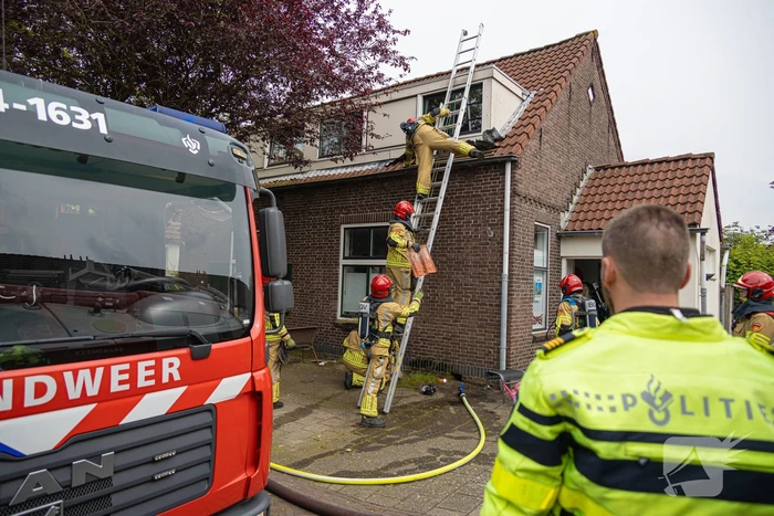 Isolatie in spouwmuur vat vlam door onkruidverbrander