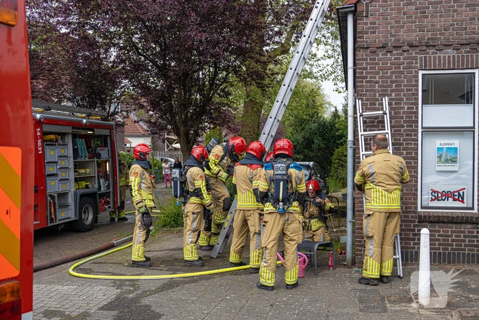 Isolatie in spouwmuur vat vlam door onkruidverbrander