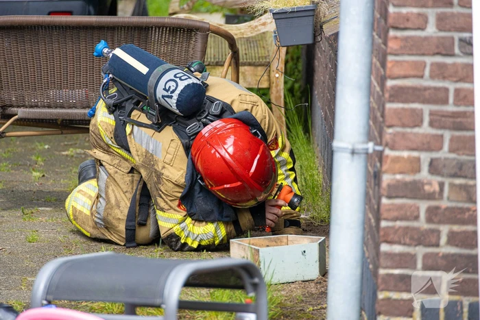 Isolatie in spouwmuur vat vlam door onkruidverbrander