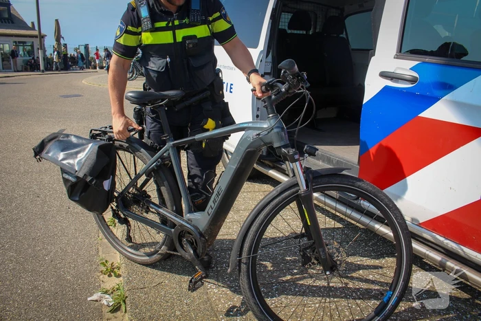 Fietser gewond bij aanrijding, automobilist rijdt door