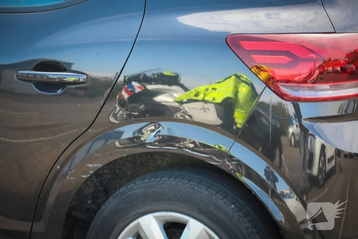 Fietser gewond bij aanrijding, automobilist rijdt door