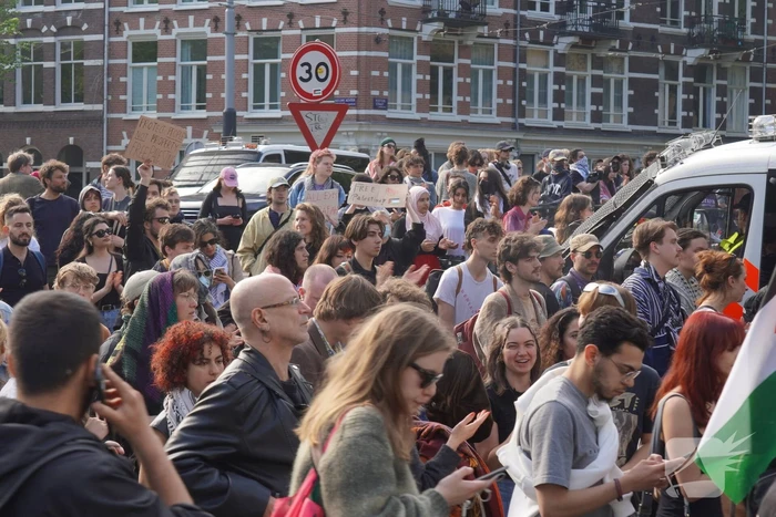 Honderden demonstranten verzamelen zich opnieuw