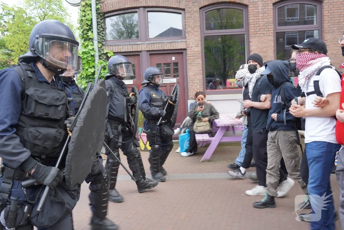 Honderden demonstranten verzamelen zich opnieuw