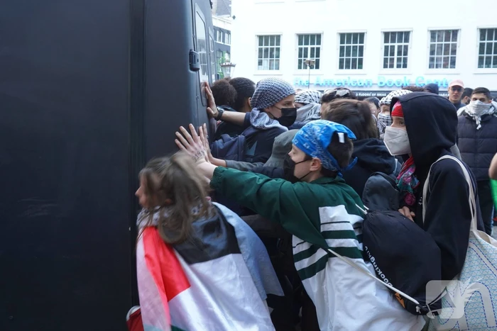Honderden demonstranten verzamelen zich opnieuw