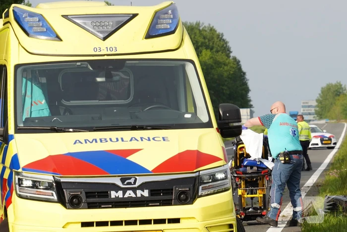 Motorrijder gewond na crash op snelweg