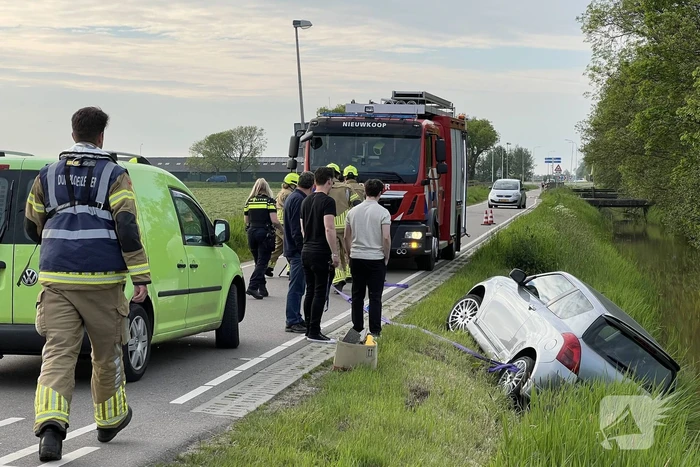 Auto raakt te water door technisch mankement