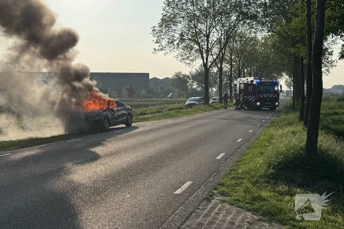 Auto verwoest door brand tijdens rit