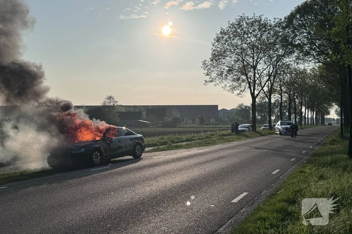 Auto verwoest door brand tijdens rit