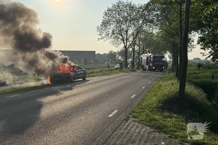 Auto verwoest door brand tijdens rit