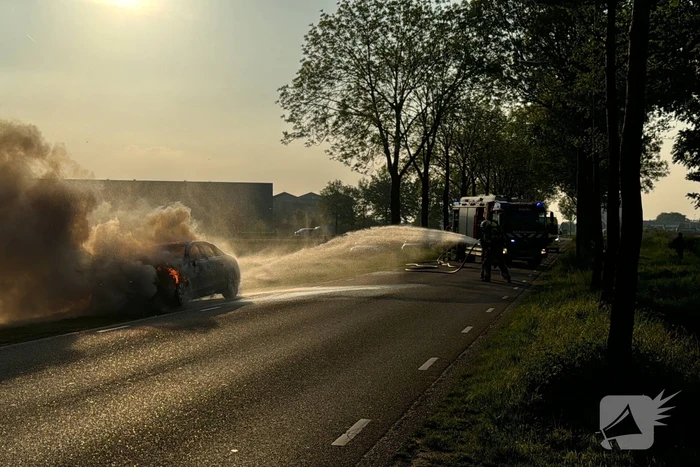 Auto verwoest door brand tijdens rit