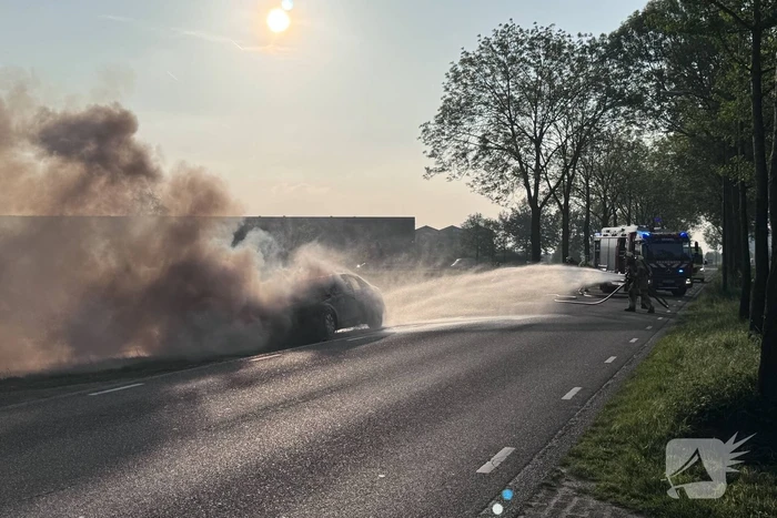 Auto verwoest door brand tijdens rit