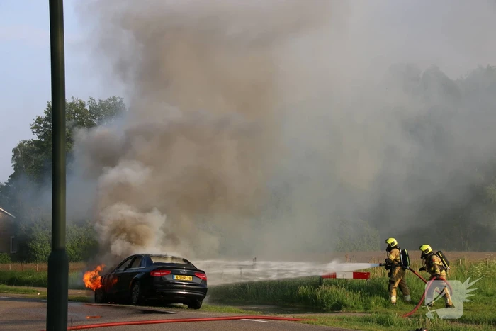 Auto verwoest door brand tijdens rit