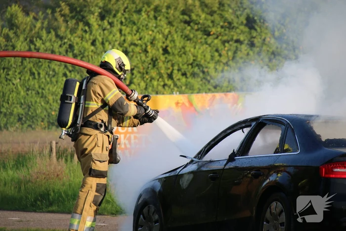 Auto verwoest door brand tijdens rit