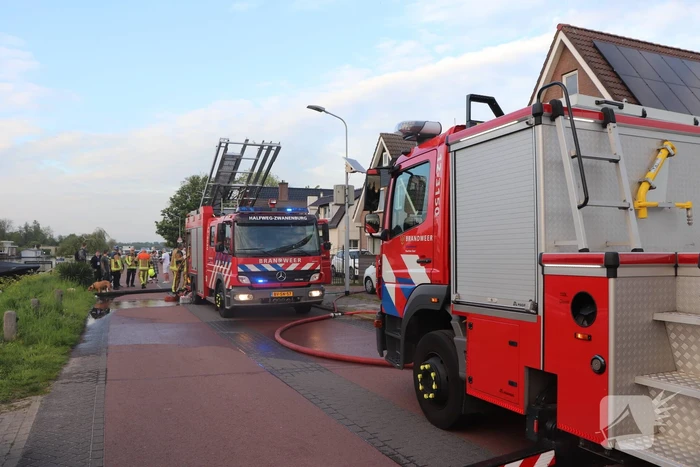 Autobrand slaat over naar buren