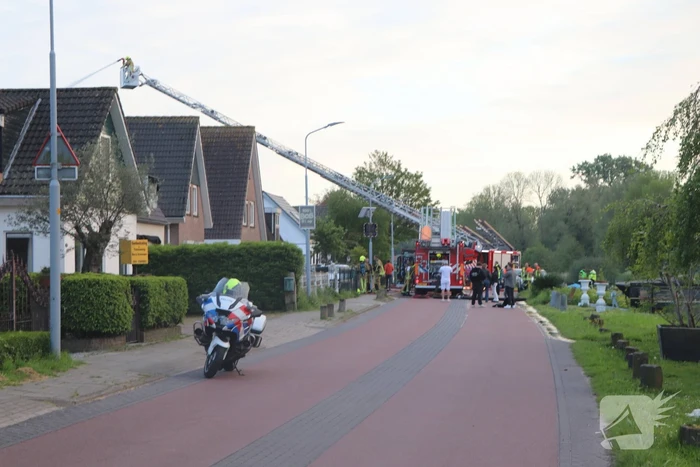 Autobrand slaat over naar buren