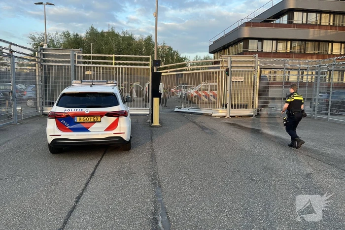 Persoon pleegt aanslag op politiebureau