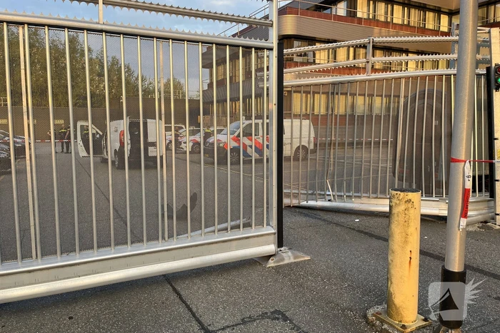 Persoon pleegt aanslag op politiebureau