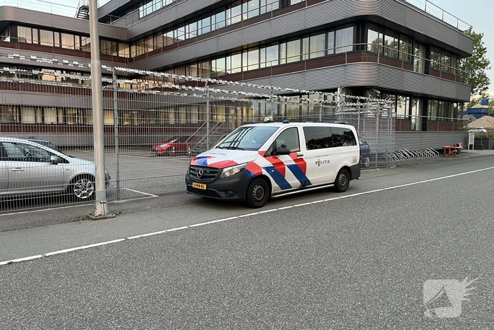 Persoon pleegt aanslag op politiebureau