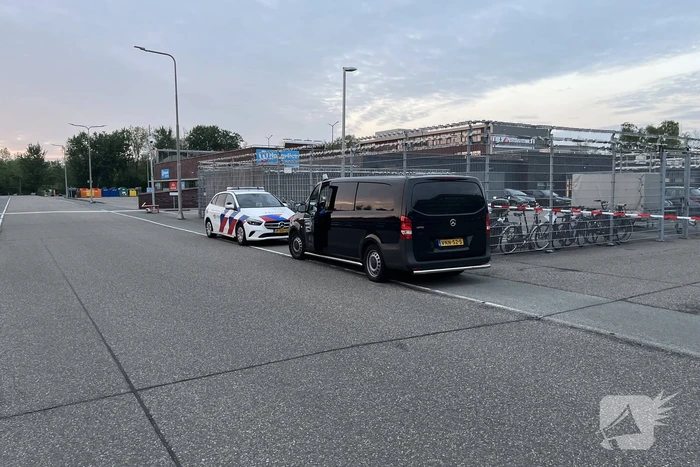 Persoon pleegt aanslag op politiebureau