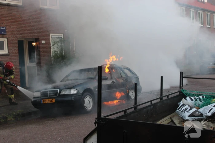 Personenauto gaat in vlammen op
