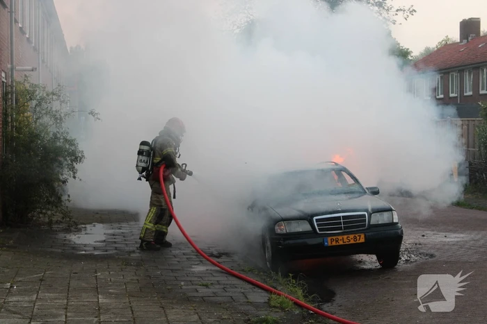 Personenauto gaat in vlammen op