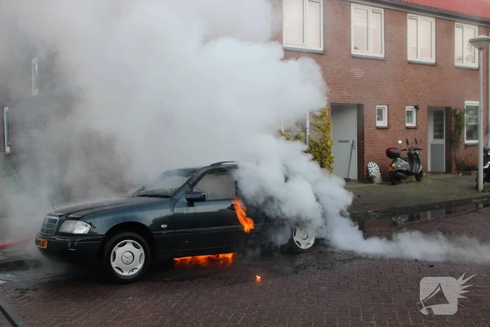 Personenauto gaat in vlammen op