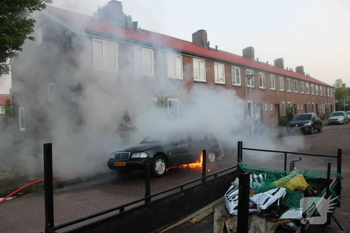 Personenauto gaat in vlammen op